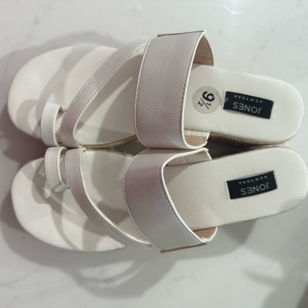 Jones New York 9.5 white slides. Worn twice. Classy looking, comfortable.
